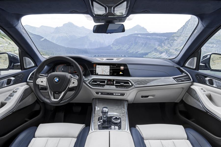 Торпедо BMW X7 xDrive40i (G07) 2017 года  (WW) (фото 42 из 101)